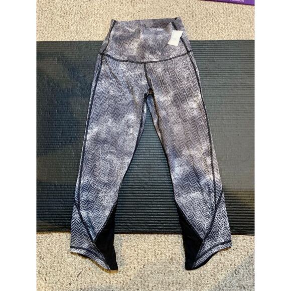 Lululemon Essential Rhythm Crop (Full-On Luxtreme) Diffusion White Black Sz. 4 - Picture 10 of 13